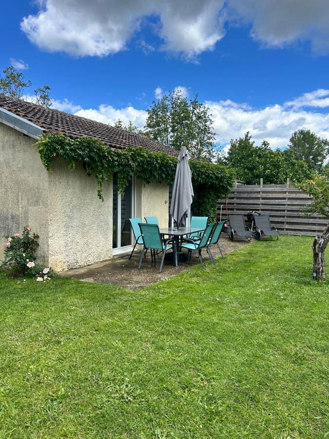Gîte pour 4 personnes, avec jardin ainsi que terrasse et vue à Izon - 2