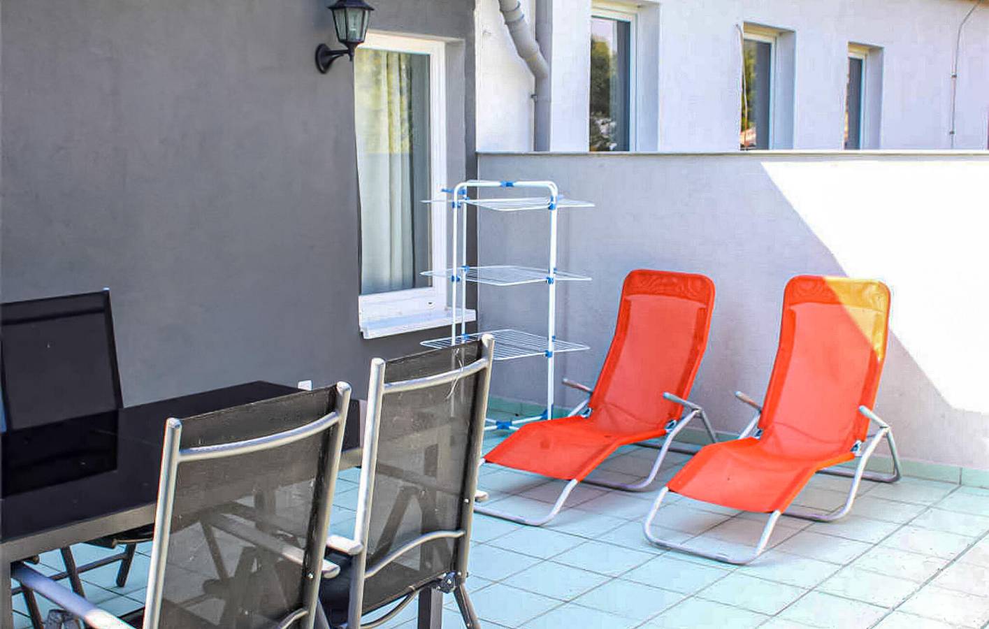 Ganze Ferienwohnung, Strandnahe Unterkunft mit Terrasse und Parkplatz - 800 m zum Strand in Sommersdorf, Kummerower See