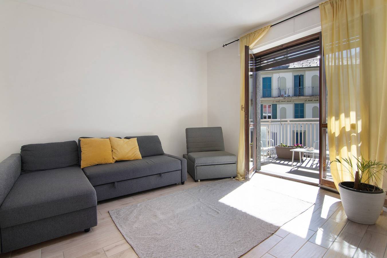 Ganze Wohnung, Ferienwohnung 'Mary House' mit Bergblick, privater Terrasse und Wlan in Sondrio (Stadt), Sondrio