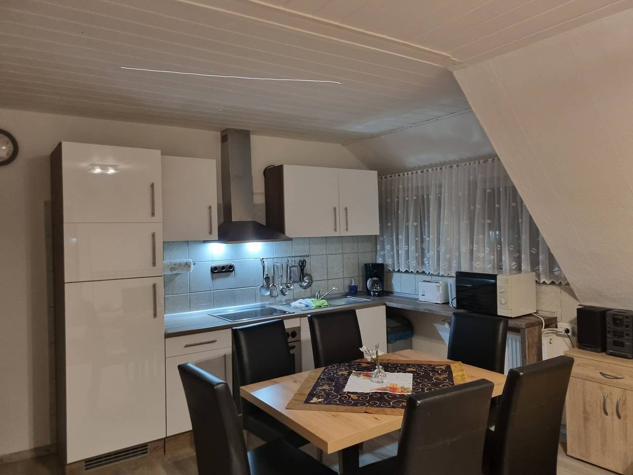 Ferienwohnung Kießler - Fewo Enzian mit großem Balkon mit Sitzgruppe und Grill in Züschen, Winterberg