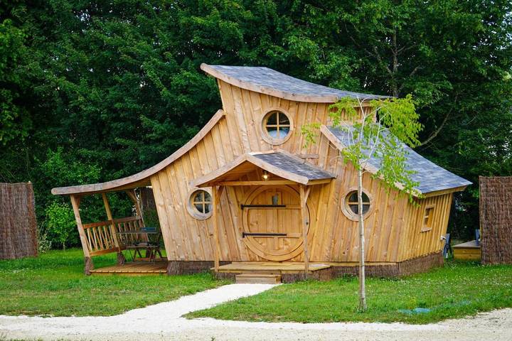 Camping voor 4 personen, met tuin en whirlpool in Yonne