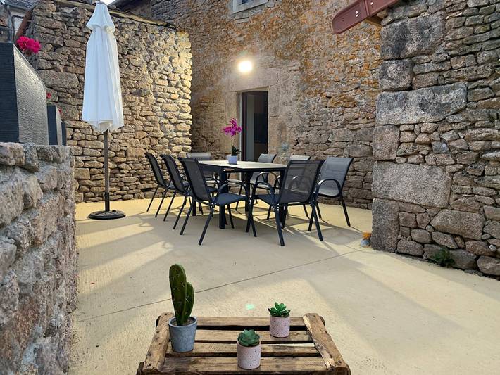 Gîte pour 6 personnes, avec terrasse et jardin ainsi que piscine et jacuzzi à Bersac-sur-Rivalier - 3