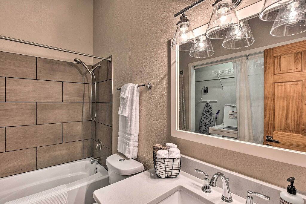 Ganze Wohnung, Buena Vista Condo: 1/2 Mile to River & Main St! in Buena Vista, Chaffee County