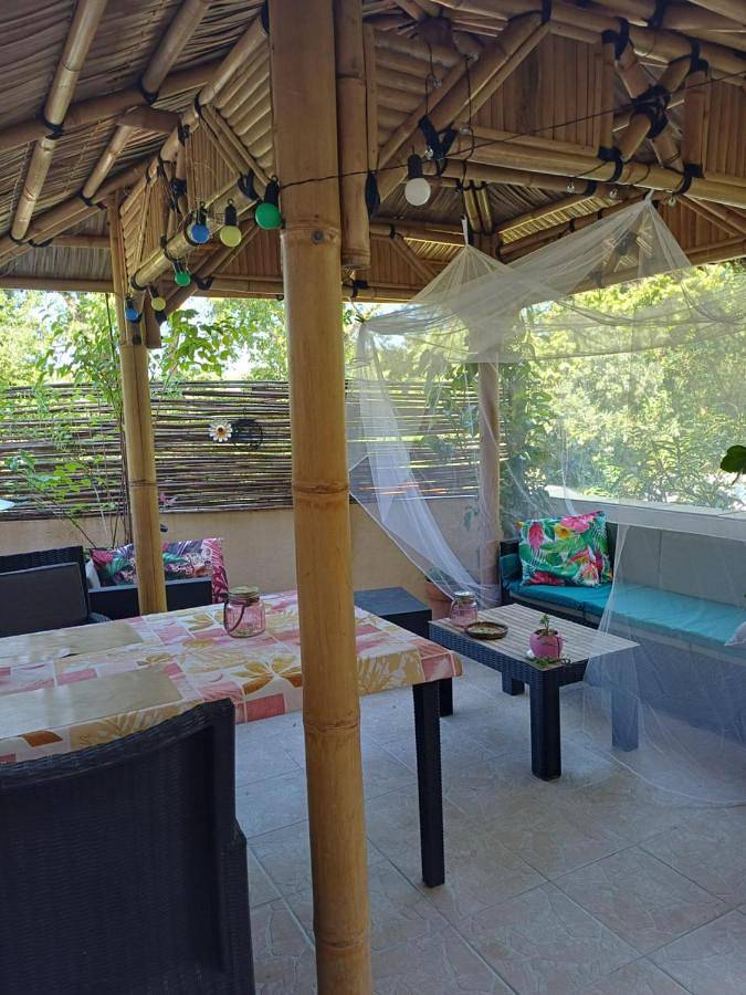 Gîte pour 2 personnes, avec piscine ainsi que terrasse et vue, animaux acceptés à Quissac - 3