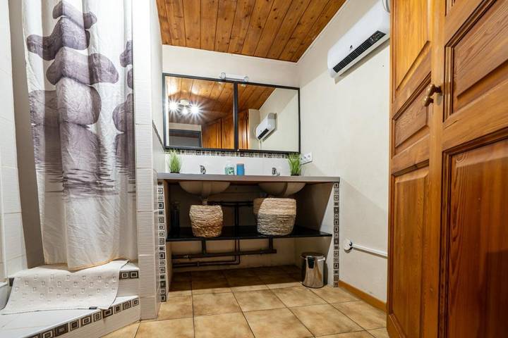 Gîte pour 8 personnes, avec terrasse, animaux acceptés dans Office De Tourisme De Serre Chevalier - Bureau Du Monetier Les Bains - 2