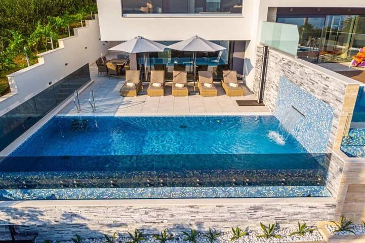 Villa für 8 Personen, mit Balkon und Whirlpool sowie Sauna in Crikvenica