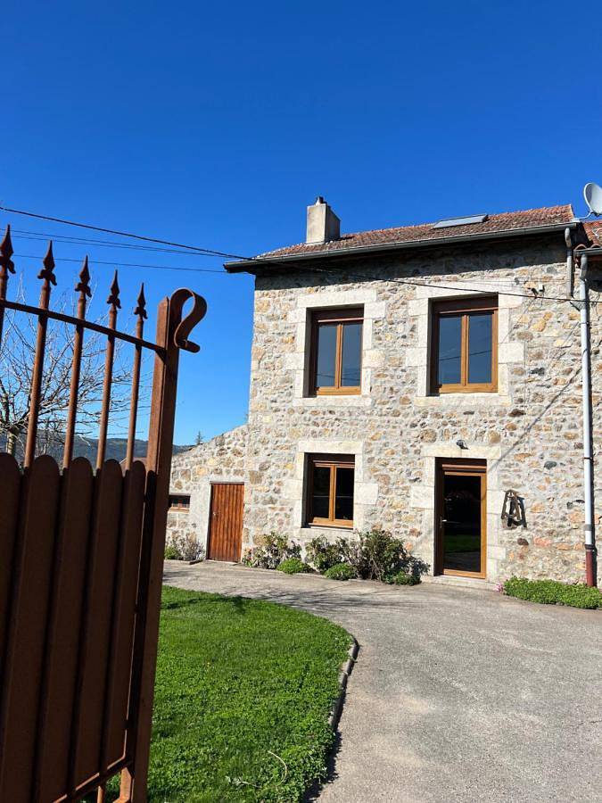 Location de vacances pour 6 personnes, avec Terrasse ainsi que Jardin et Vue à Monistrol-sur-Loire