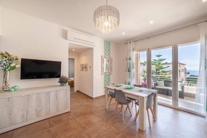 Ferienwohnung mit Meerblick für 6 Personen, mit Balkon und Terrasse sowie Garten und Ausblick in Piombino