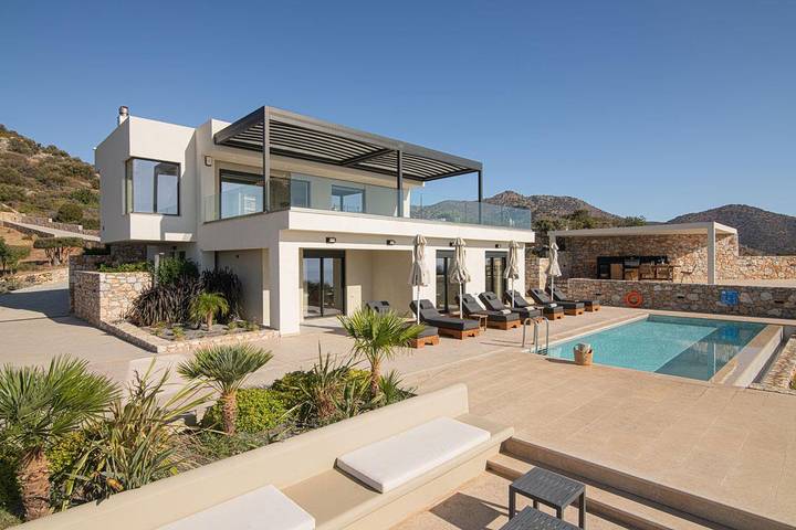 Villa für 7 Personen, mit Pool und Balkon/Terrasse - 1