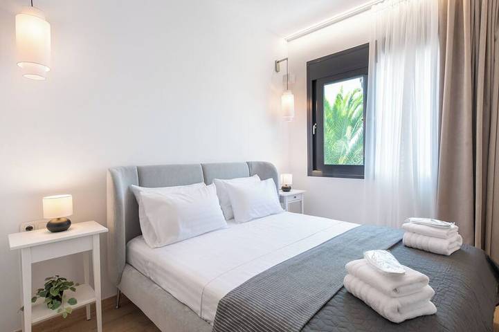 Entire apartment, Luxury Home in Athens | Shared Pool & Gym by Tt Luxury Homes in Athens, South section of Athens
