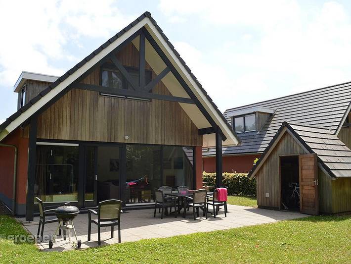 Ferienhaus für 8 Personen, mit Balkon/Terrasse und Terrasse sowie Sauna