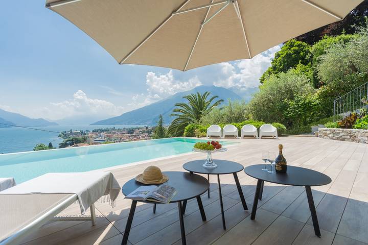 Ferienhaus für 6 Personen, mit Pool und Sauna sowie Seeblick und Terrasse