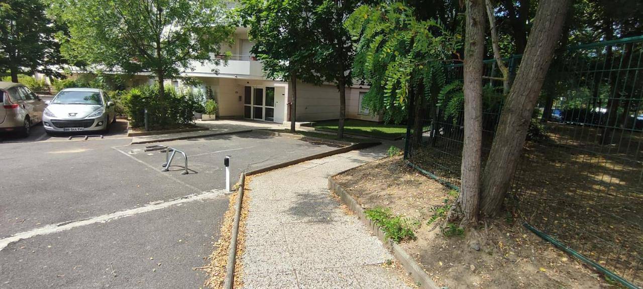 Appartement entier, Three-Bedroom Apartment in Nanterre, Hauts-de-Seine