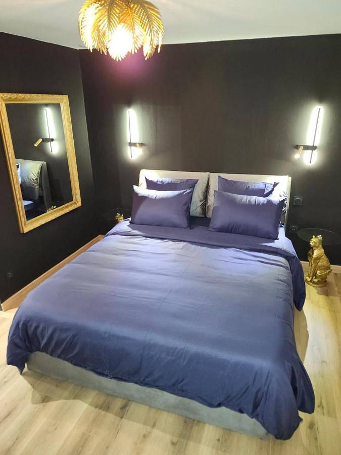Geheel appartement, Love room La parenthèse enchantée in Pia, Côte d'Améthyste