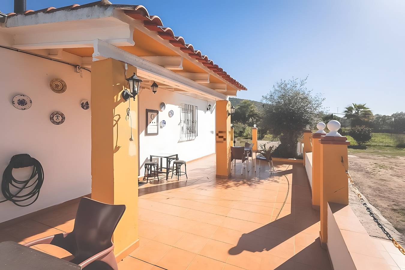 Casa Rural "Los Naranjo" con vistas a la montaña, piscina y barbacoa. in Jerez de los Caballeros, Provincia de Badajoz