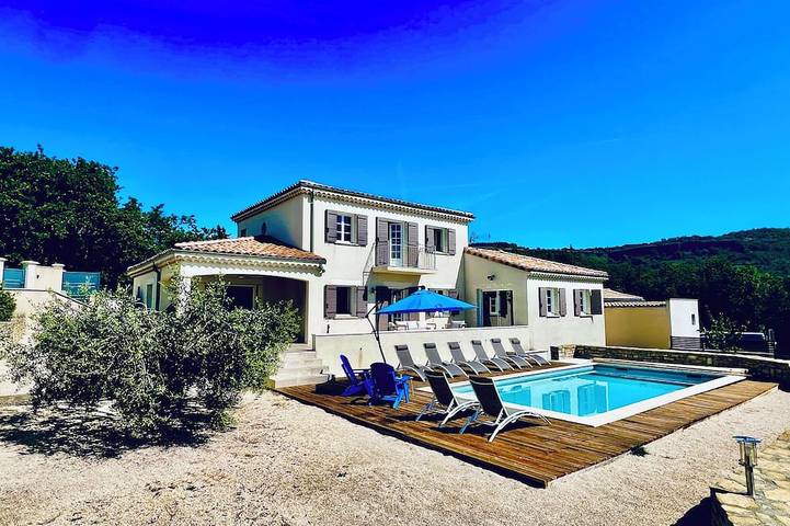 Location de vacances pour 8 personnes, avec jacuzzi à Mirabel