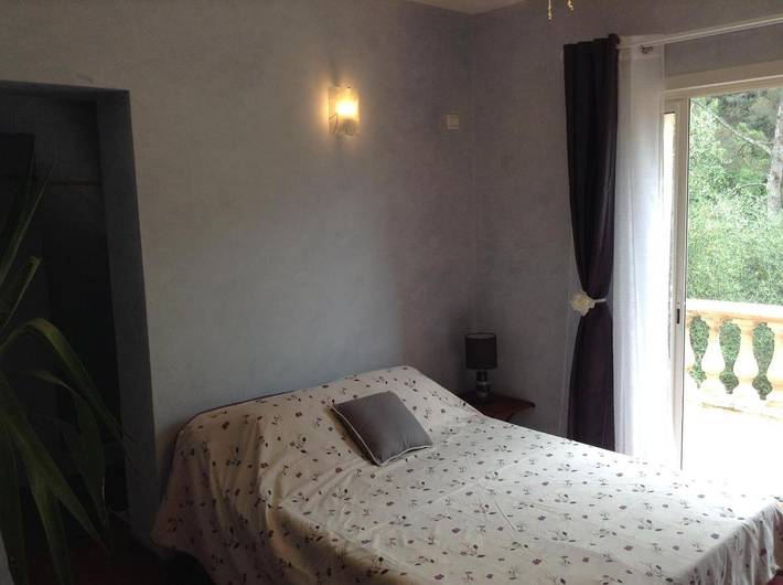 Location de vacances pour 2 personnes, avec Balcon et Terrasse ainsi que Jardin et Piscine à Colomars
