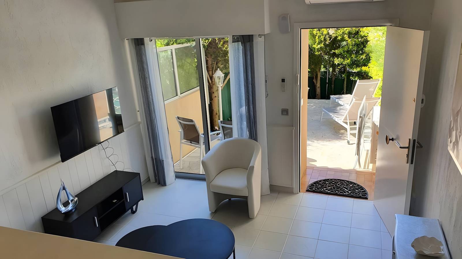 Studio entier, Studio « Cap D’Antibes » avec Wi-Fi et climatisation in Antibes, Côte méditerranéenne (France)