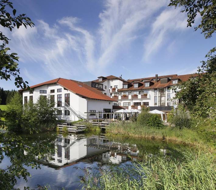Hotel für 4 Personen, mit Terrasse und Whirlpool sowie Garten und Pool in Bad Grönenbach