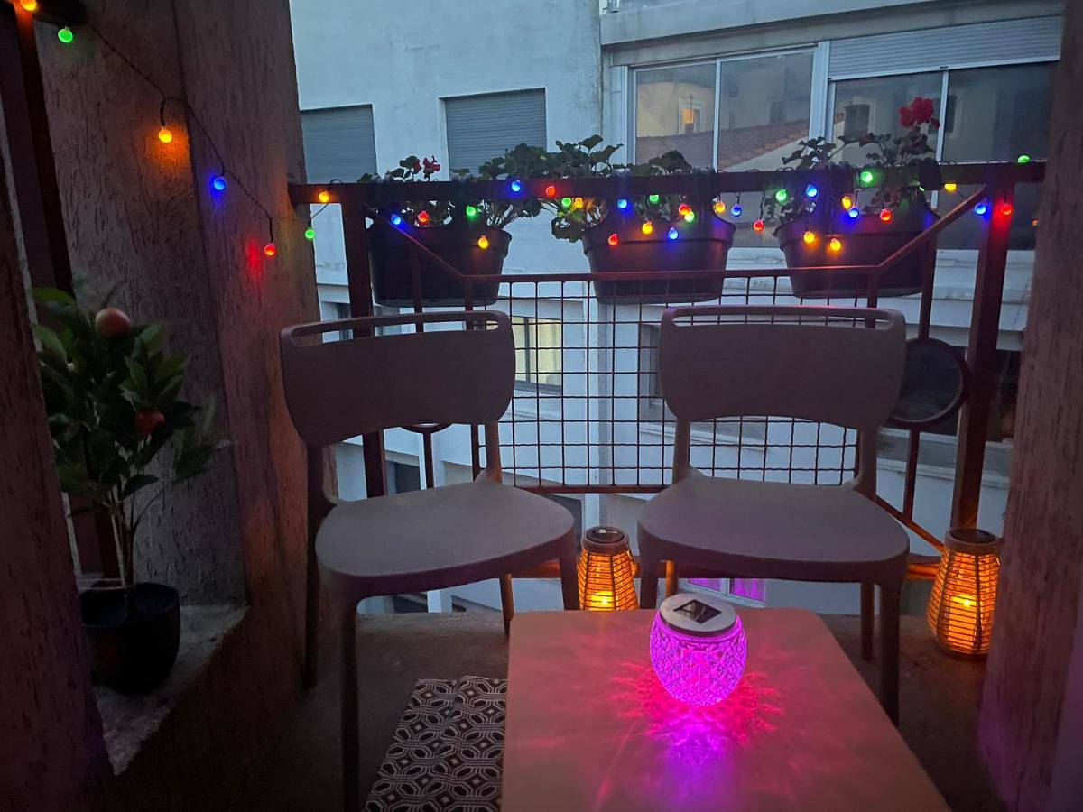 Appartement entier, Stylish Apartment with Balcony - Very Central - Long Stays and Pets Welcome in Carcassonne, Région de Carcassonne