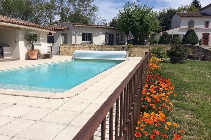 Location de vacances pour 13 personnes, avec jardin à Saint-Martin-de-Villereglan