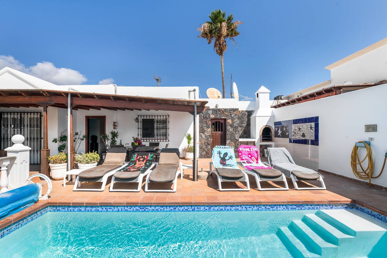 Villa 'Casa Colleen' with Heated Pool, Terrace, Garden, Wi-Fi & Ac in Puerto del Carmen, Tías