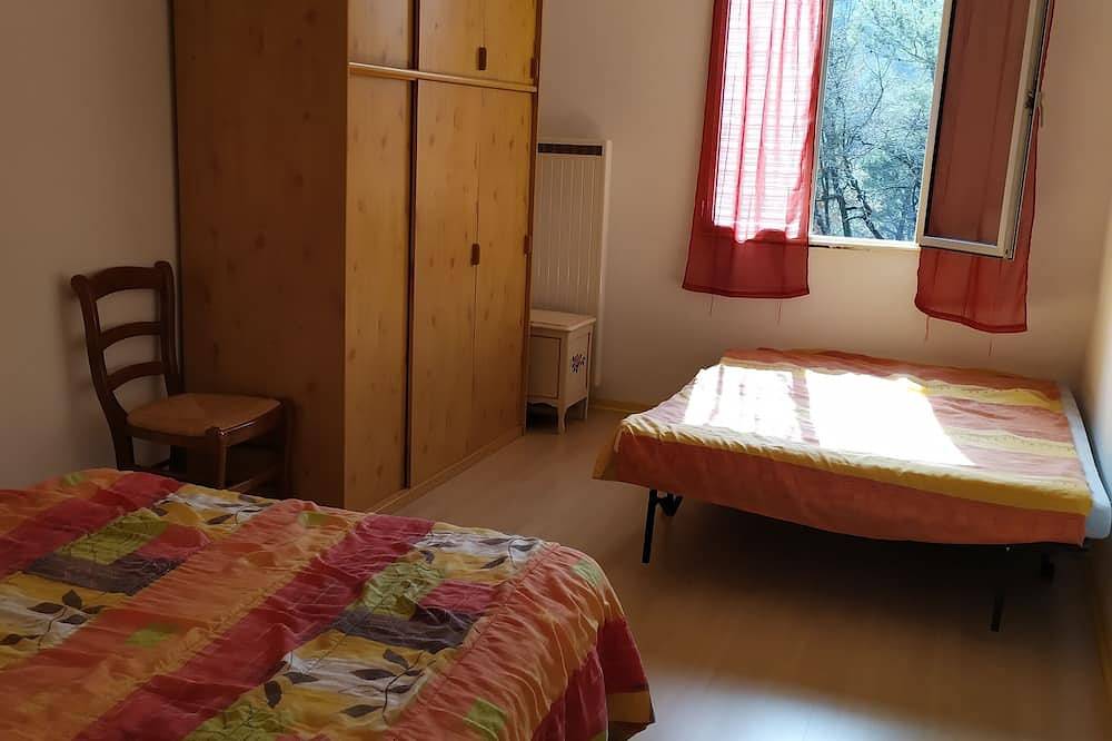Villa in the quiet of a large pine forest in Trets, Aix-en-Provence region