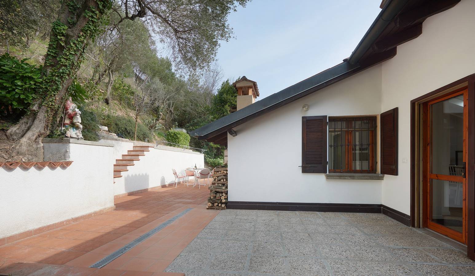 Appartamento intero, Perla Azzurra: Accesso al Lago, Pontile Privato e Vista Lago in Toscolano-Maderno, Prealpi Gardesane