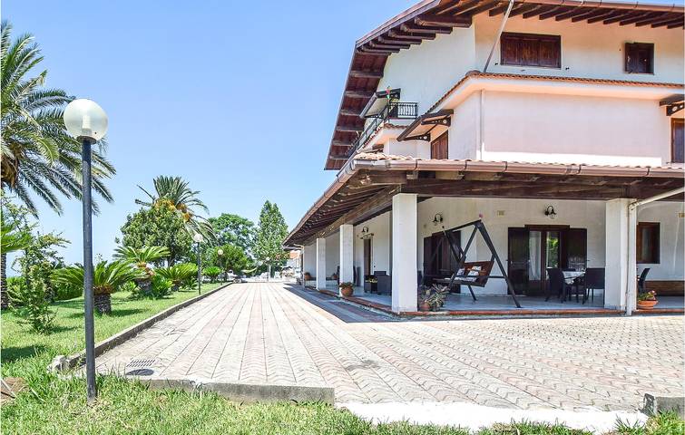 Ferienhaus für 21 Personen, mit Pool und Terrasse in Italien - 2