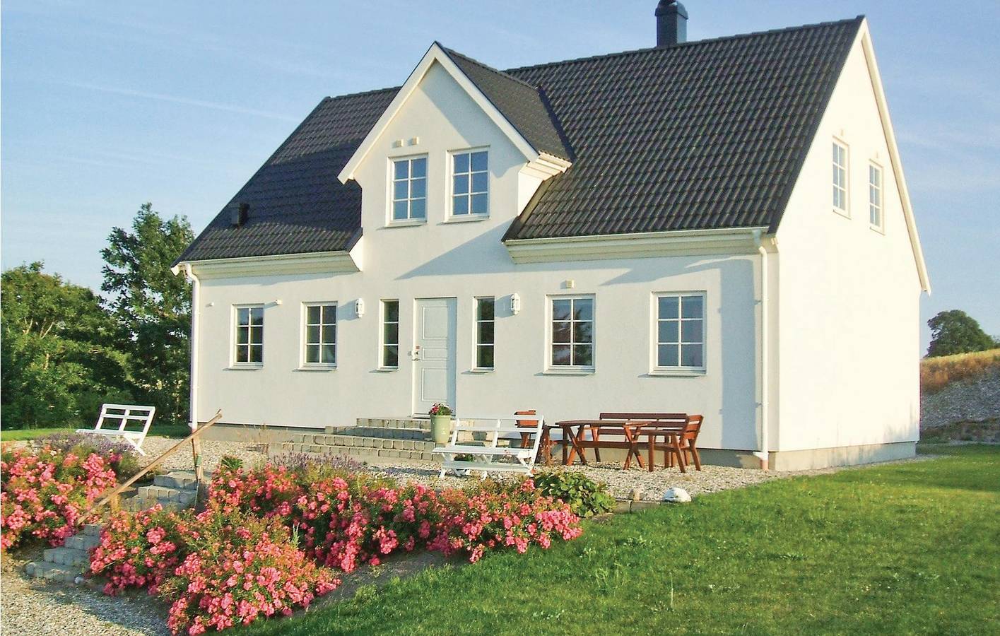 Hus för 6 Personer, med terass samt bubbelpool och trädgård