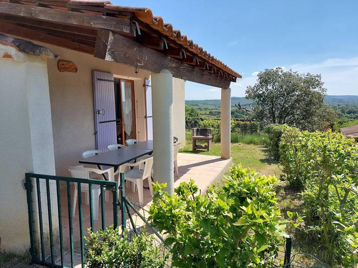 Gîte pour 8 personnes, avec piscine ainsi que jardin et terrasse en Ardèche - 2