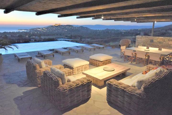 Ferienhaus für 13 Personen, mit Terrasse und Garten sowie Pool und Ausblick in Petra (Griechenland)