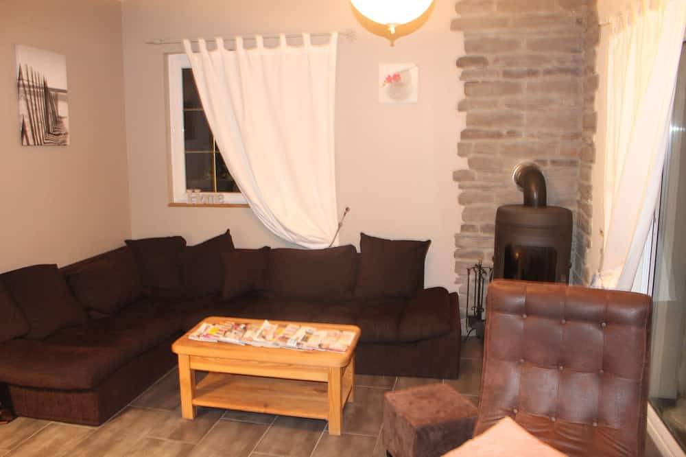 Gîte de 6 personnes avec Spa intérieur et piscine extérieure 2 nuits minimums in Saint-Éloi-de-Fourques, Région de Bernay