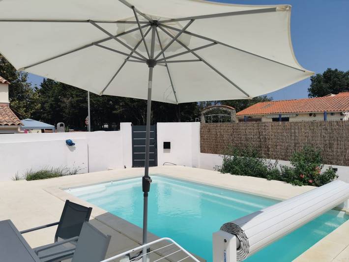 Location de vacances pour 6 personnes, avec terrasse ainsi que jardin et piscine à Sainte-Marie-la-Mer - 3