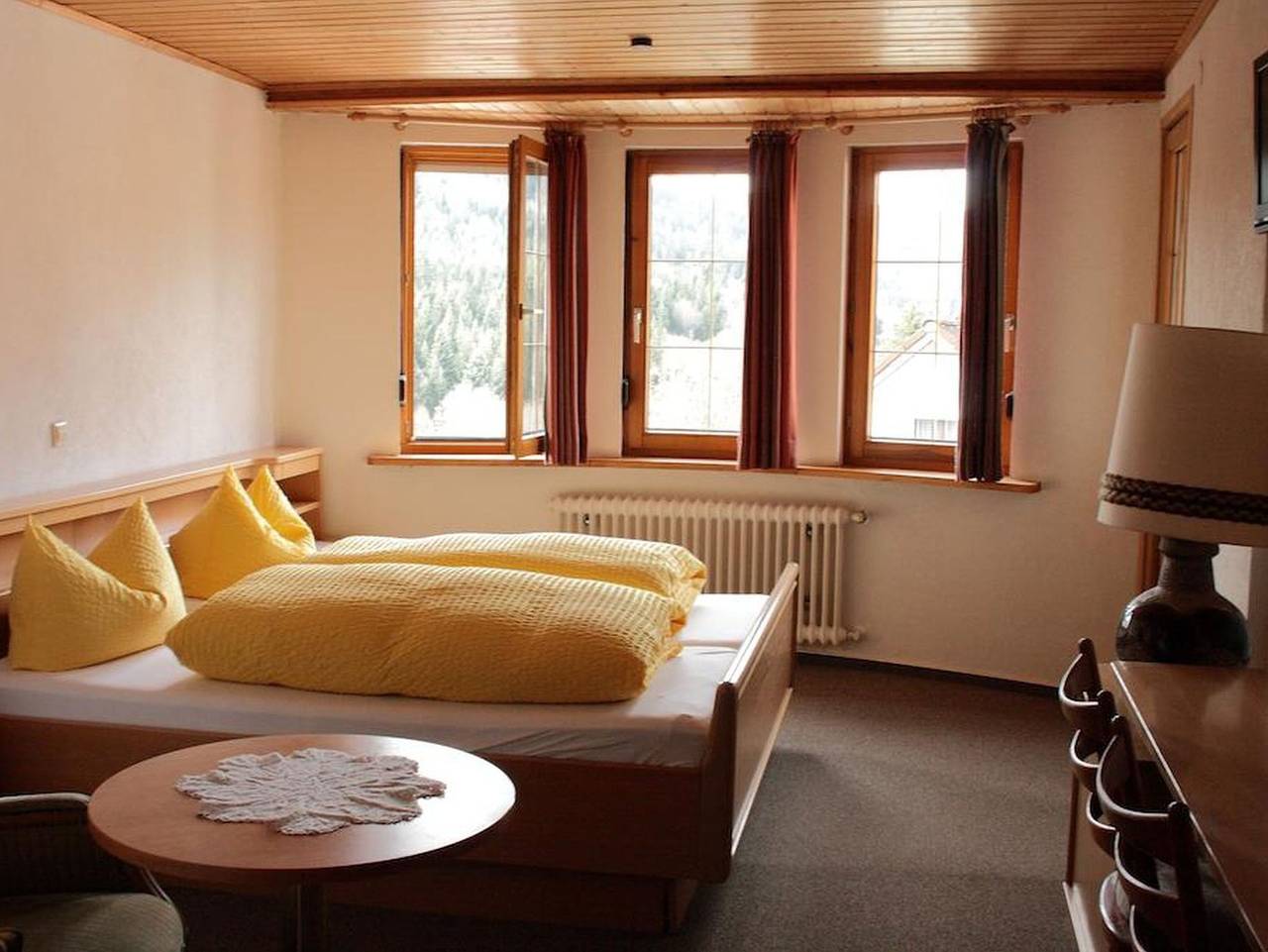 Schwarzwaldhotel - Gasthof Hirsch - Doppelzimmer mit Balkon, Dusche und Wc in Bad Wildbad, Nordschwarzwald