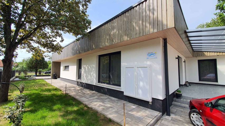 Ganze Ferienwohnung, Ferienwohnung geschmackvoll eingerichtet, in der nähe vom Balaton in Balatonlelle, Plattensee Südufer