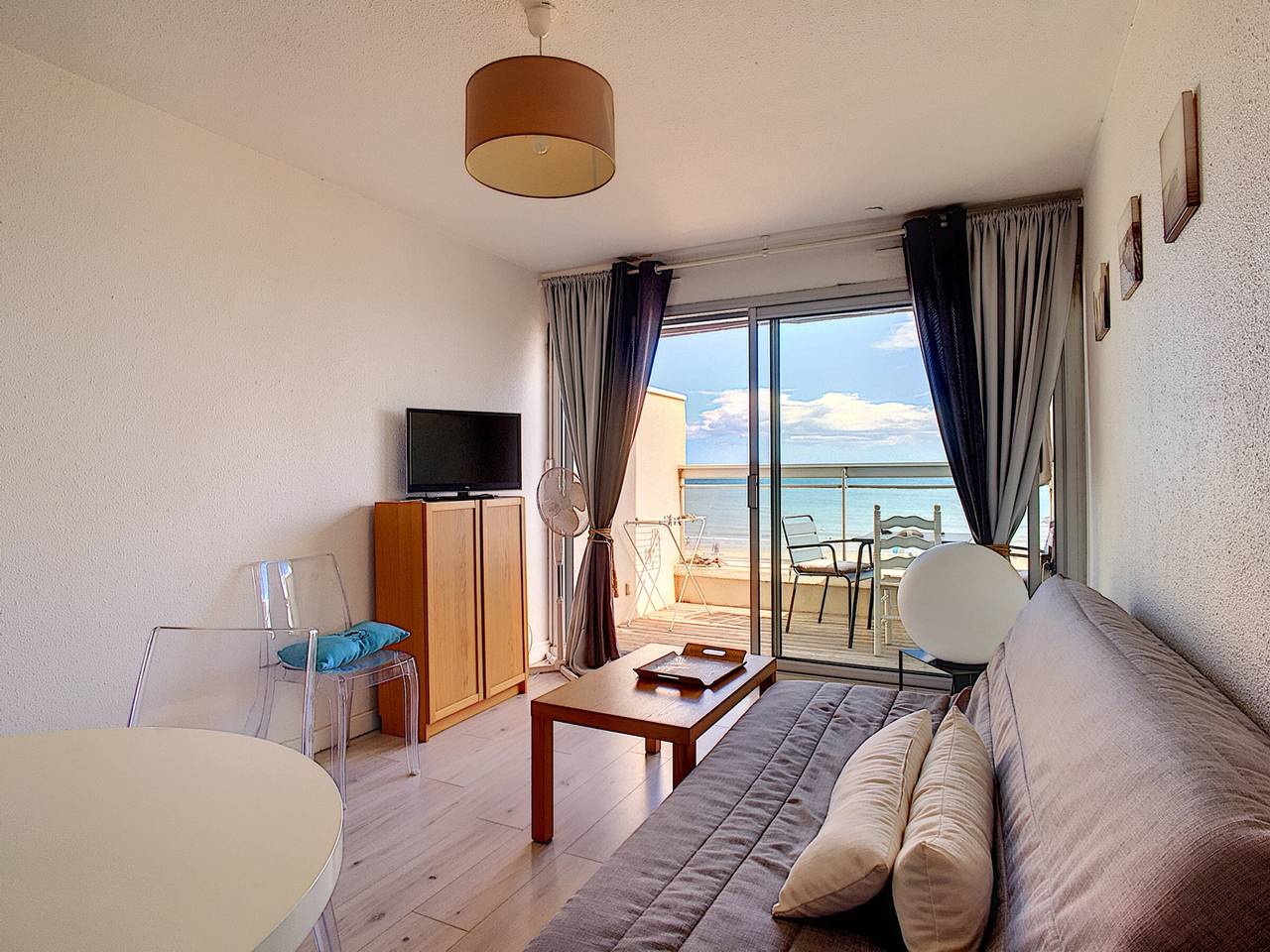 Appartement entier, Studio cabine moderne avec garage pour 4 personnes, vue mer in Mauguio, Côte d'Améthyste