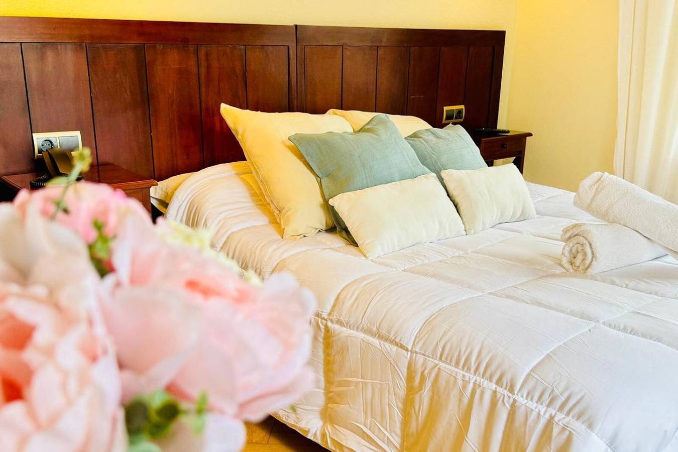 Room 'Habitación Doble Con Balcon' with Shared Terrace, Wi-Fi and Air Conditioning in Guadarrama, Madrid Province
