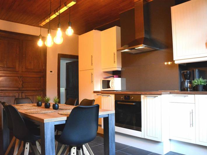 Chic Holiday Home in Vaux-sur-S�re with Garden in Vaux-sur-Sûre, Parc naturel Haute-Sûre Forêt d'Anlier