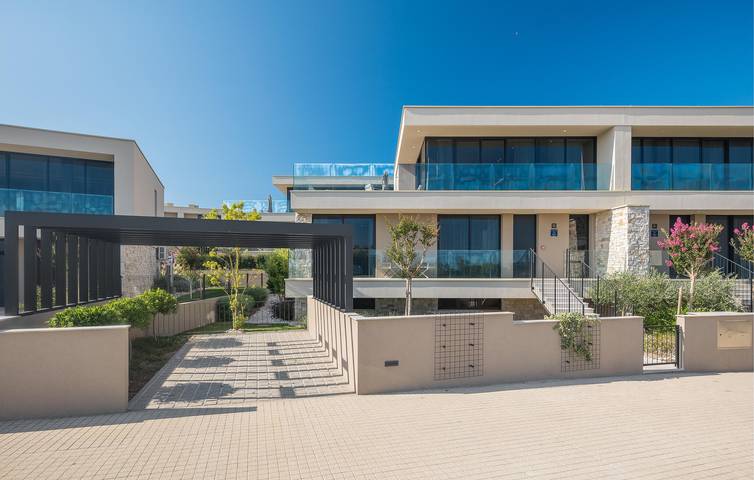 Appartement avec vue sur la mer, piscine, terrasse et équipements à proximité de Crveni Vrh in Umag, Région d'Umag