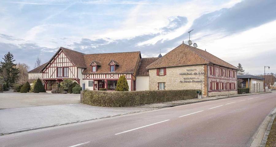 Hôtel pour 2 personnes, avec jacuzzi et sauna ainsi que jardin et piscine
