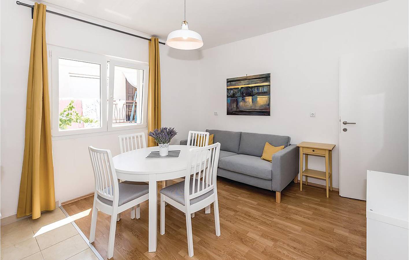 Apartamento vacacional entero, Apartamento de vacaciones para 6 personas con terraza in Rogoznica, Condado de Šibenik-Knin