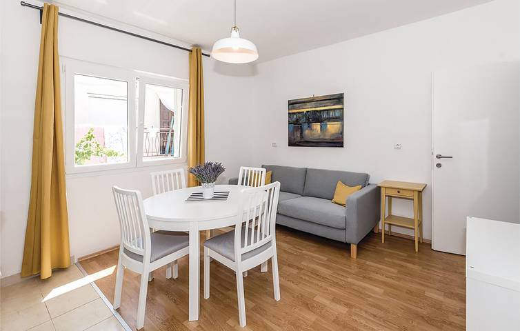 Apartamento vacacional entero, Acogedor apartamento de 1 dormitorio con terraza y wifi, cerca de la playa - Aparcamiento incluido in Miline, Rogoznica