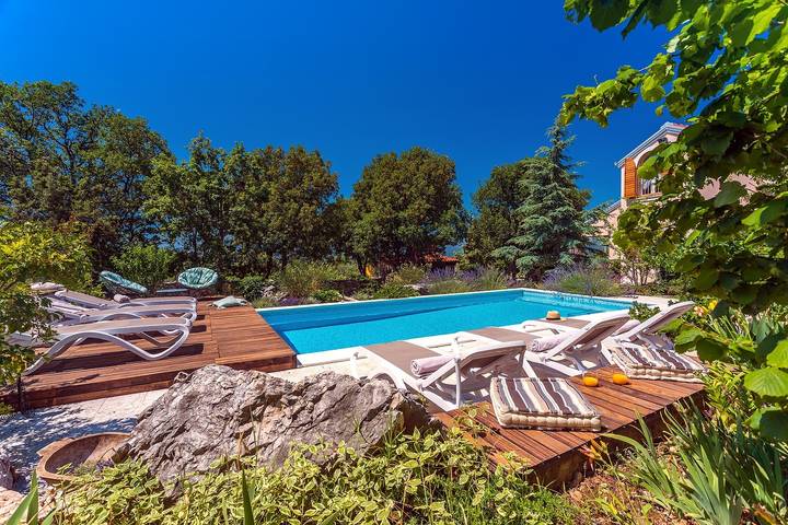 Tajina Kuca, Villa für 6 Personen mit botanischem Garten, 32 m2 beheiztem Pool mit Hydromassage, Spielplatz, 2 Schlafzimmer, 2 Badezimmer in Šestanovac, Makarska Riviera