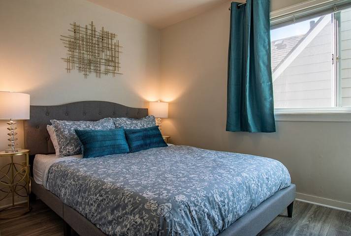 Vacation house for 10 people, with yard and balcony in Seattle