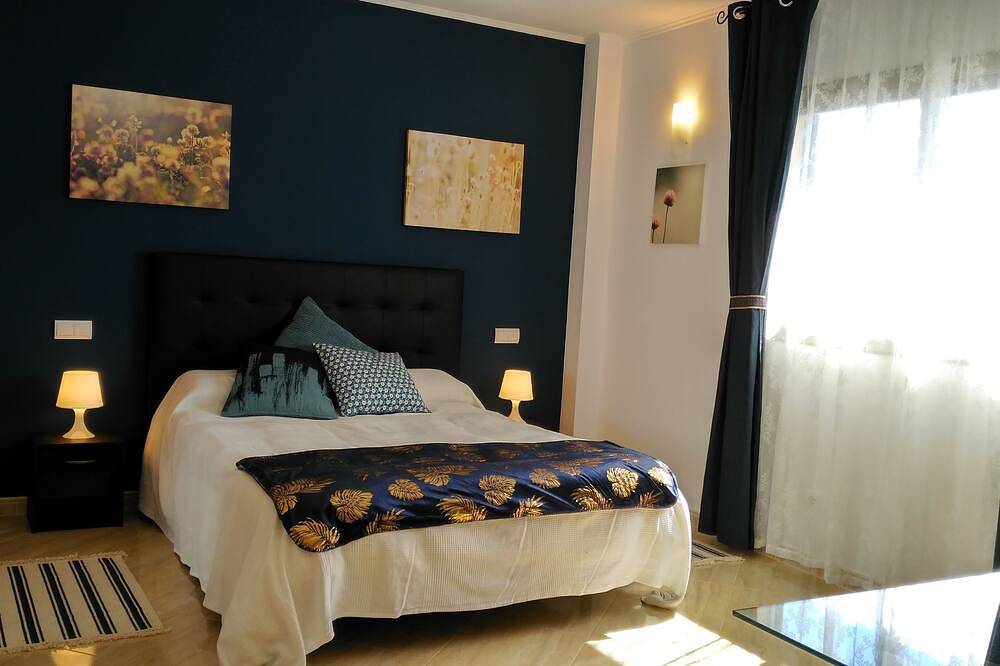 Center of Mallorca! Beautiful Large Village Home with Pool, Garage & Garden in Vilafranca de Bonany, Majorca Center