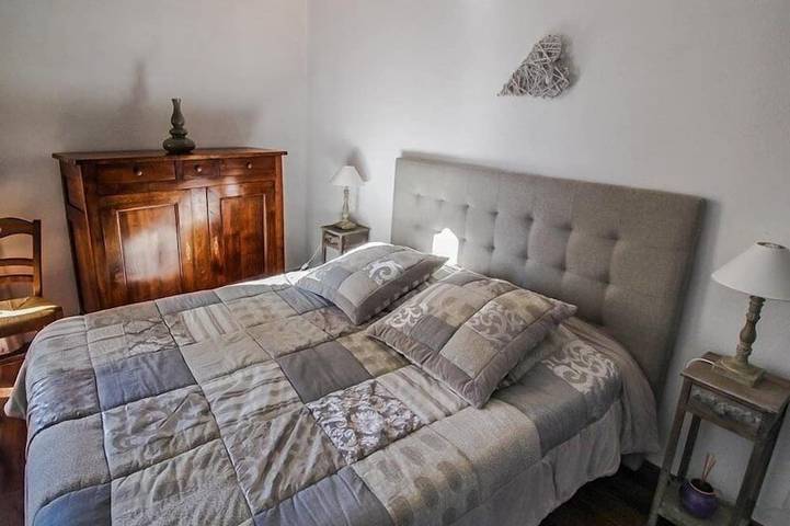 Location de vacances pour 6 personnes, avec jardin à Grambois - 3