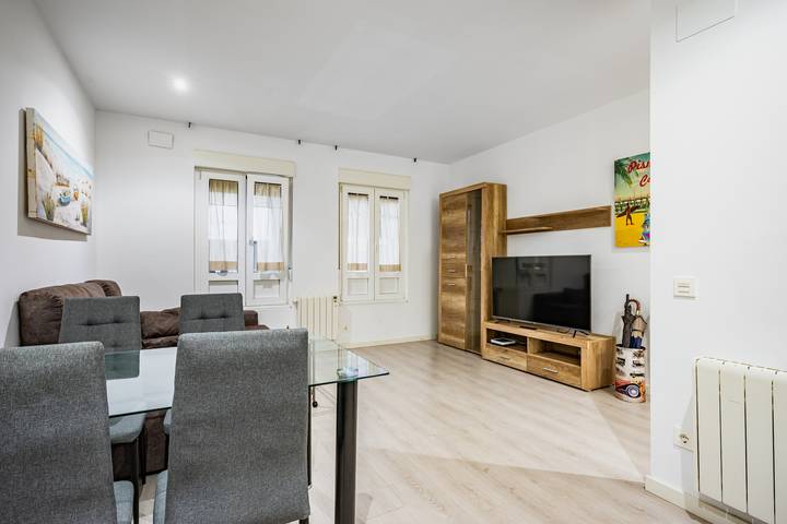 Apartamento inteiro, Apartamento 'Acogedor En El Centro' com Wi-Fi in Distrito Centro (Gijón), Gijón