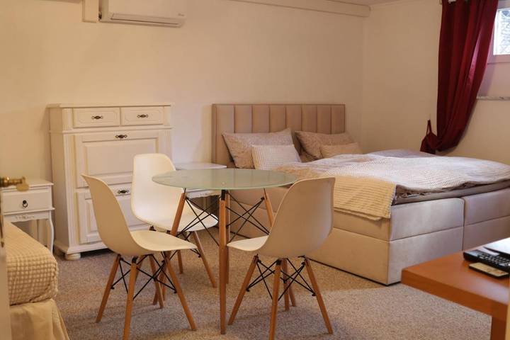 Ferienwohnung für 2 Personen, mit Terrasse und Garten in Berliner Mauer - 2