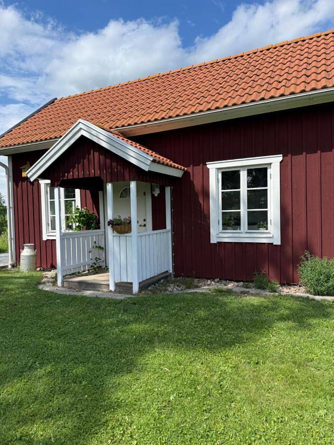 Ferienhaus für 4 Personen, mit Terrasse und Garten in Hjo